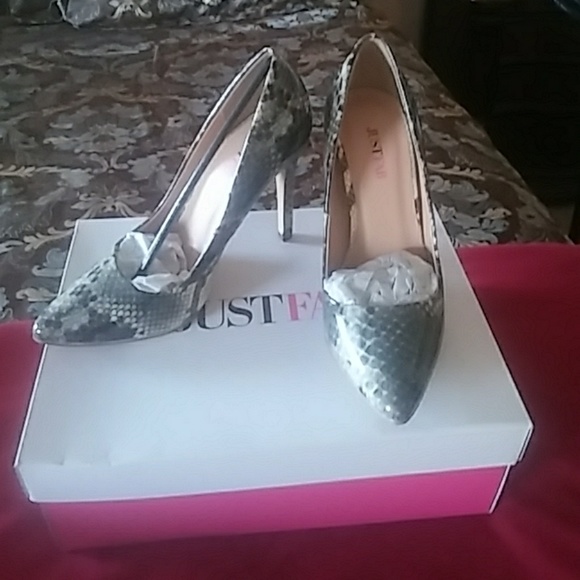 High pumps - Picture 2 of 3